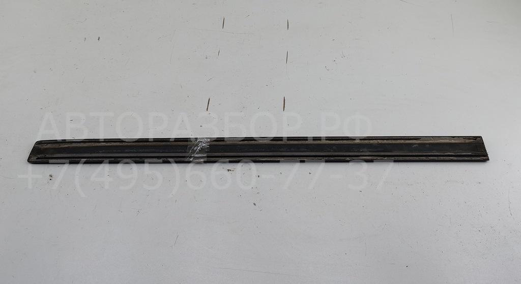 Молдинг двери передней левой