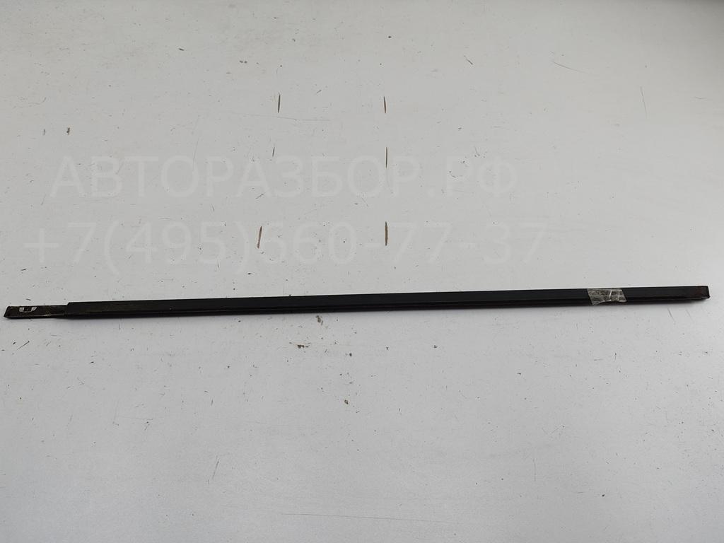 Накладка стекла переднего правого