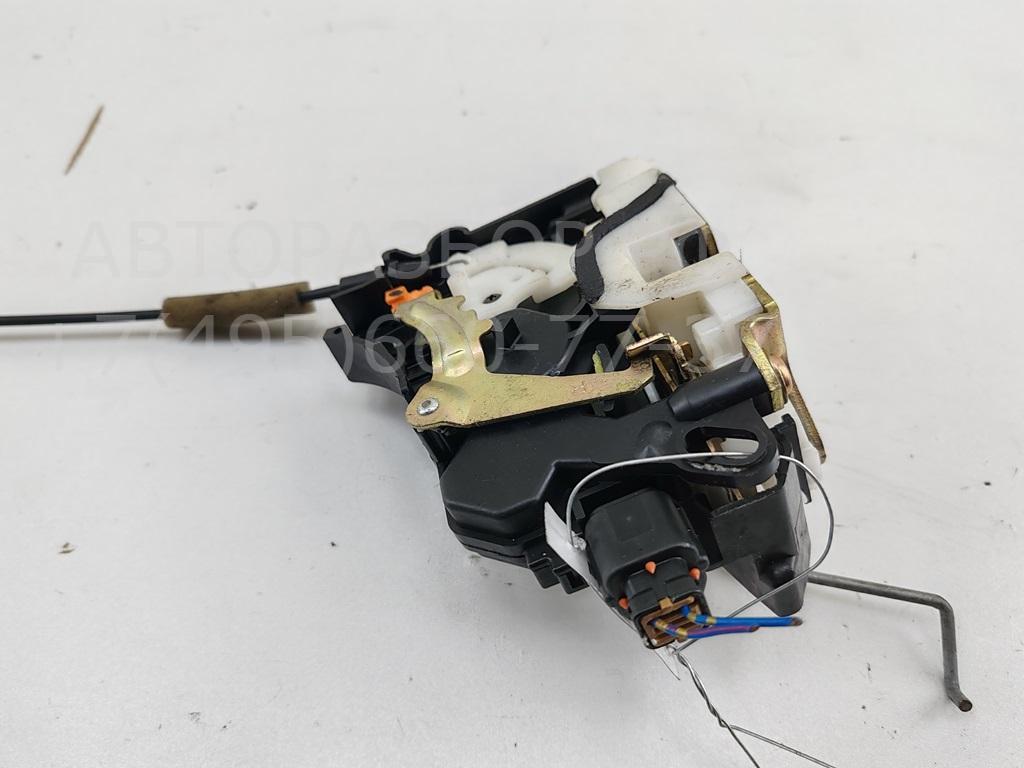 Замок двери передней правой