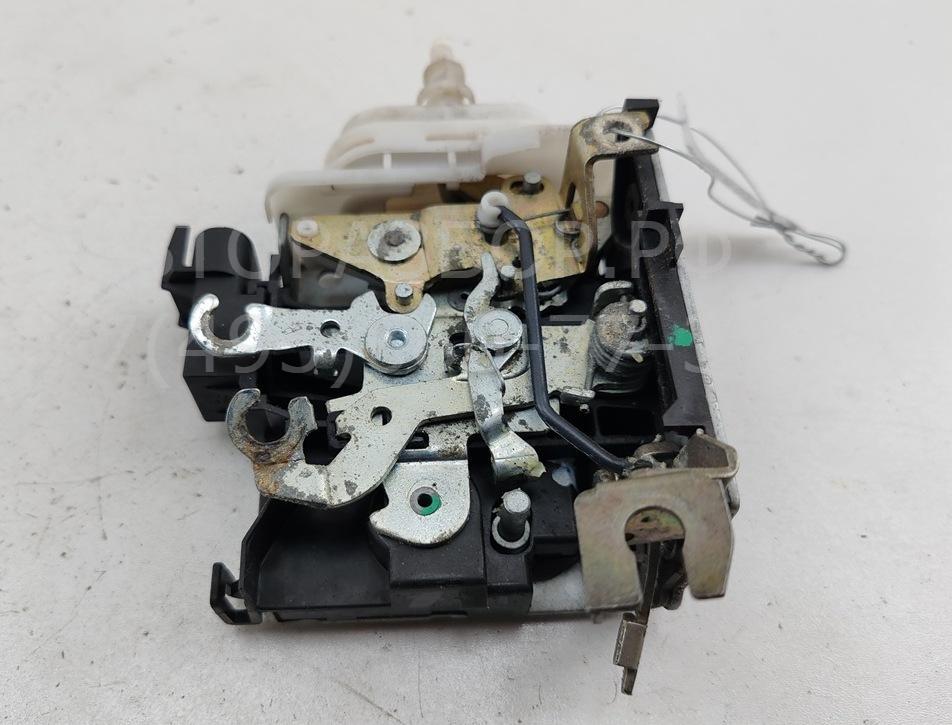 Замок двери передней правой