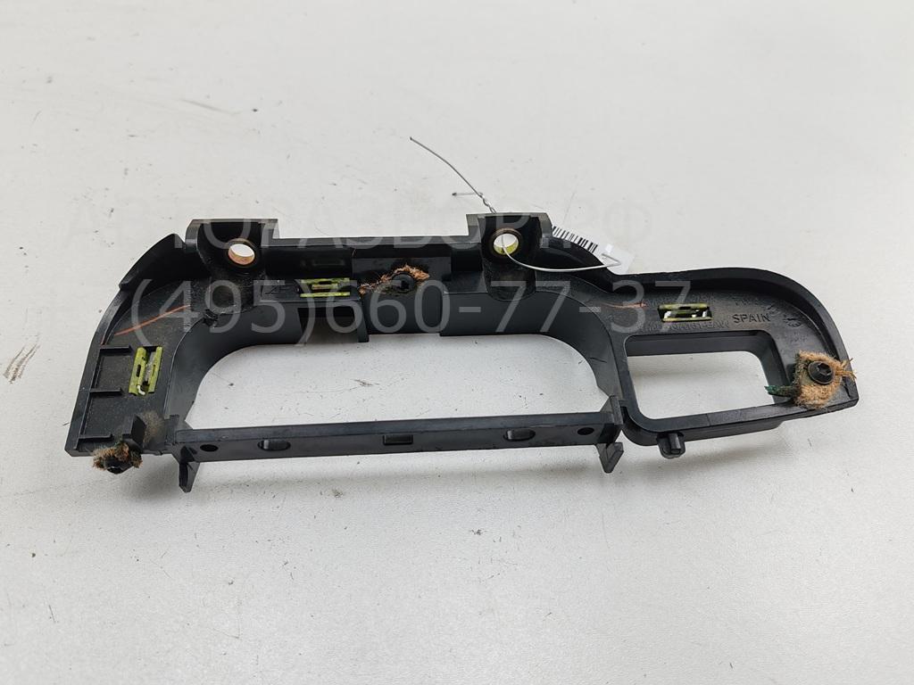 Ручка двери задней внутренняя левая