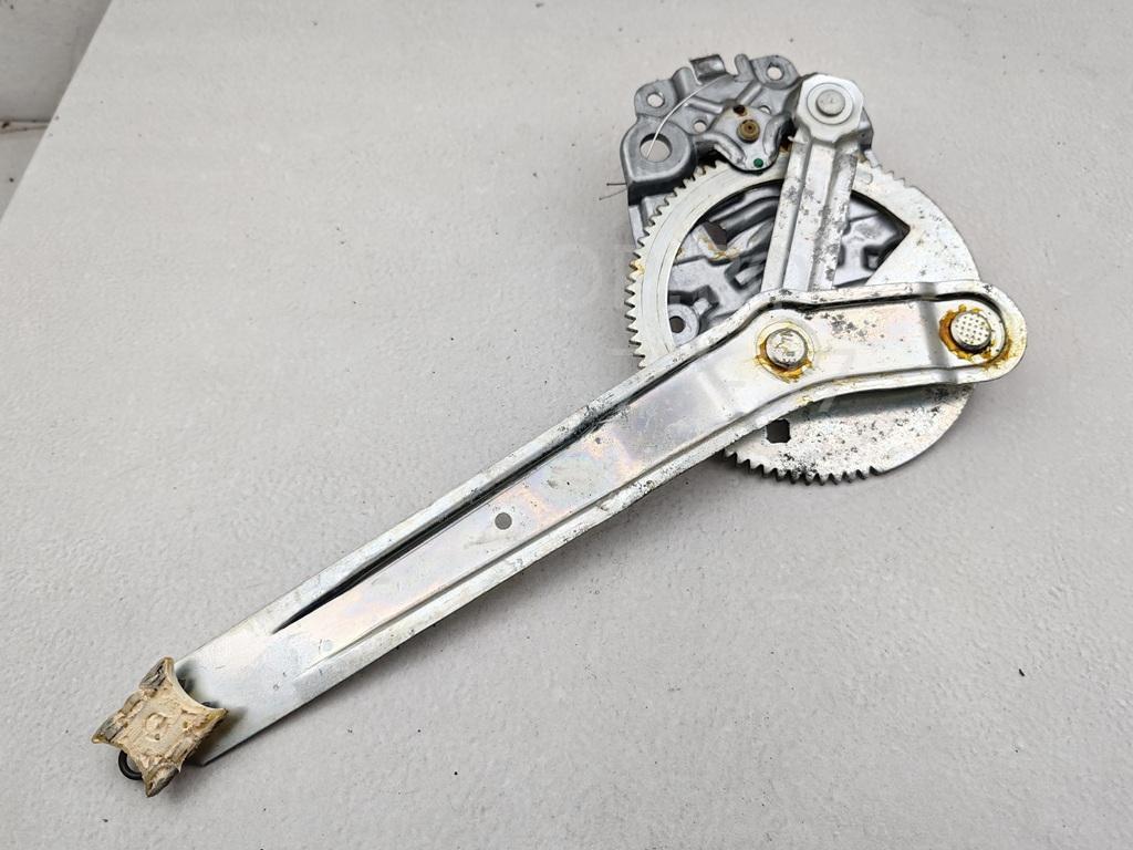 Стеклоподъемник механ. задний правый