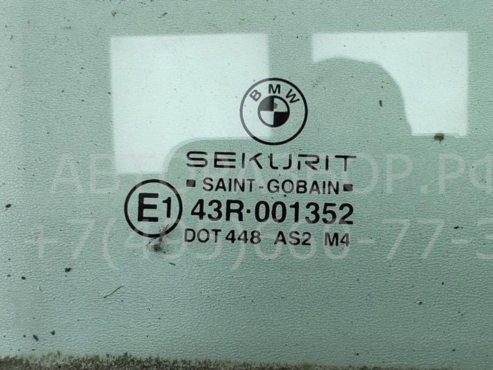 Стекло двери передней правой