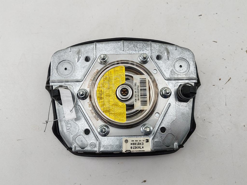 Подушка безопасности в рулевое колесо