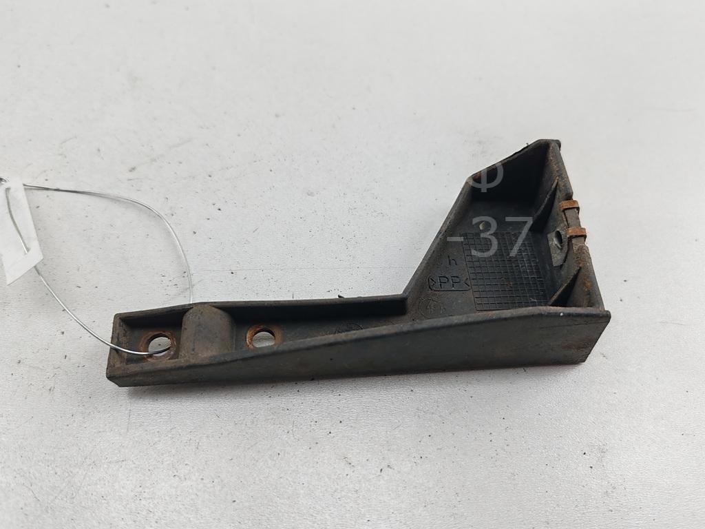 Кронштейн переднего бампера правый