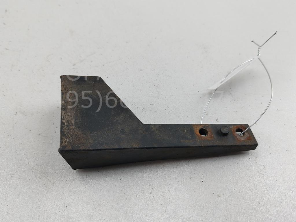 Кронштейн переднего бампера правый