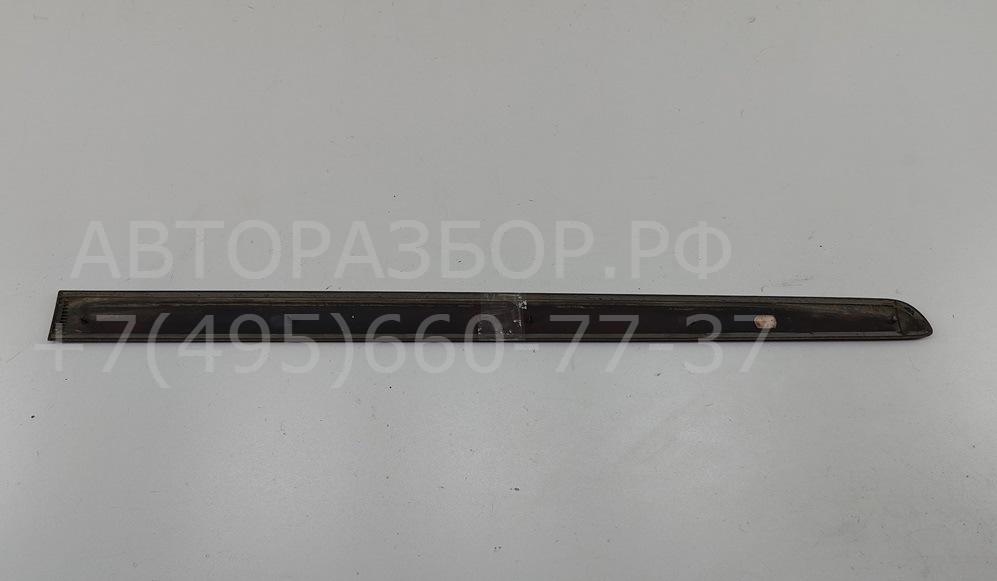 Накладка двери передней правой