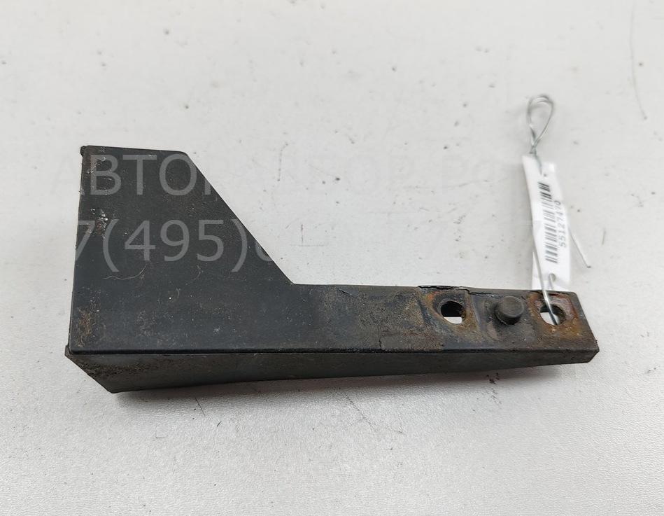 Кронштейн переднего бампера правый