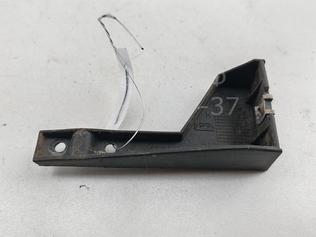 Кронштейн переднего бампера правый