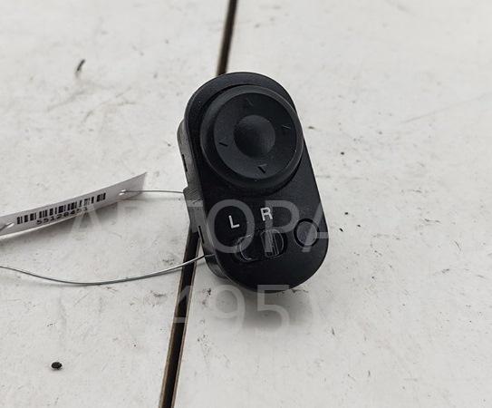 Кнопка регулировки зеркала