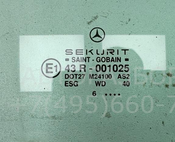 Стекло двери передней правой