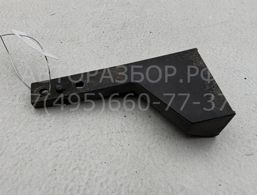 Кронштейн переднего бампера правый