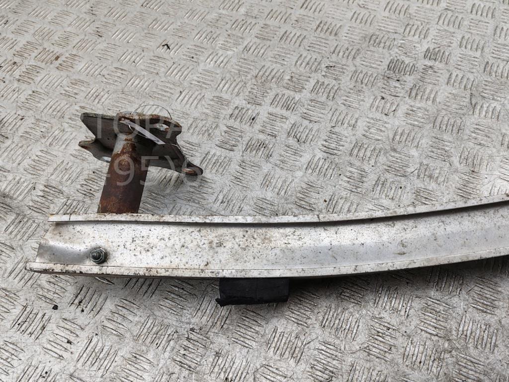 Усилитель переднего бампера