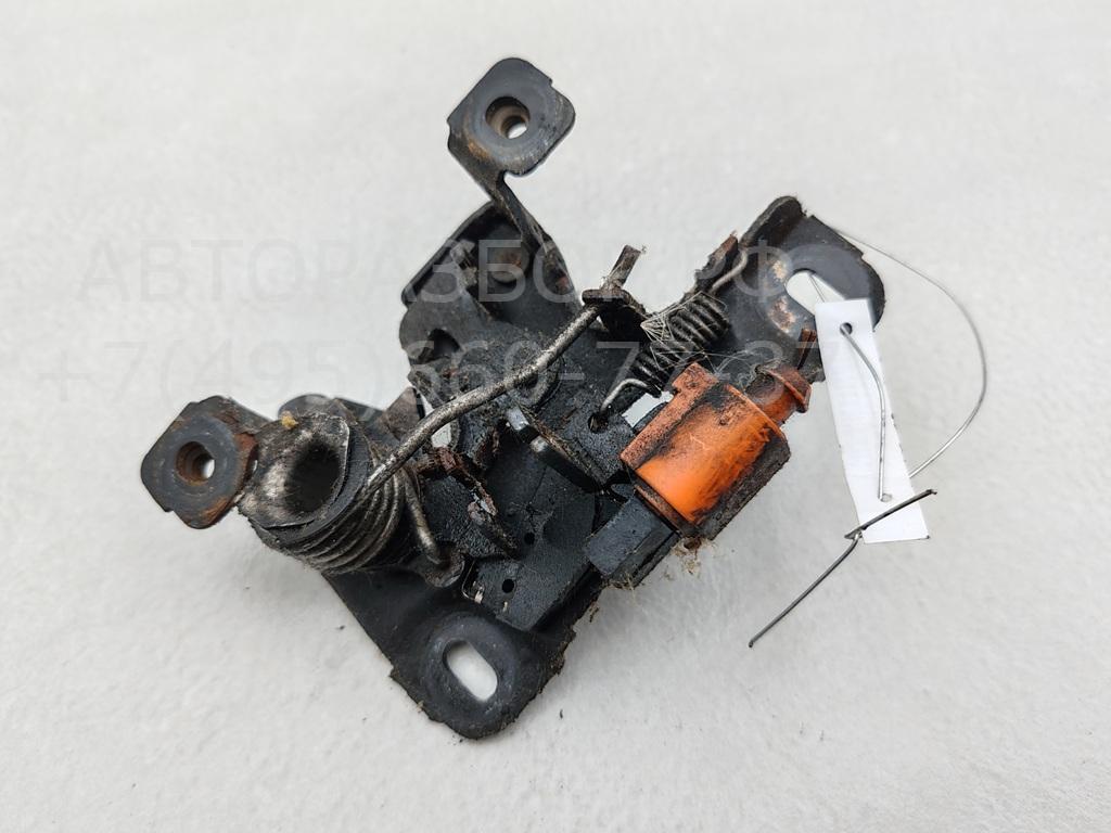 Замок капота