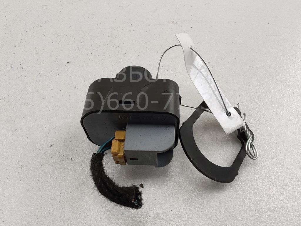 Кнопка регулировки зеркала