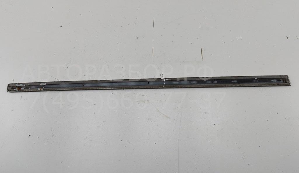 Молдинг двери передней левой