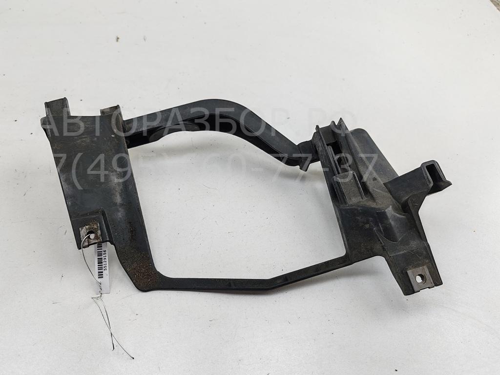 Кронштейн фар правый