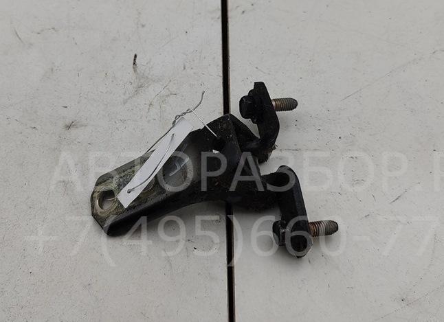 Петля двери