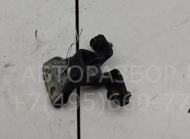 Петля двери