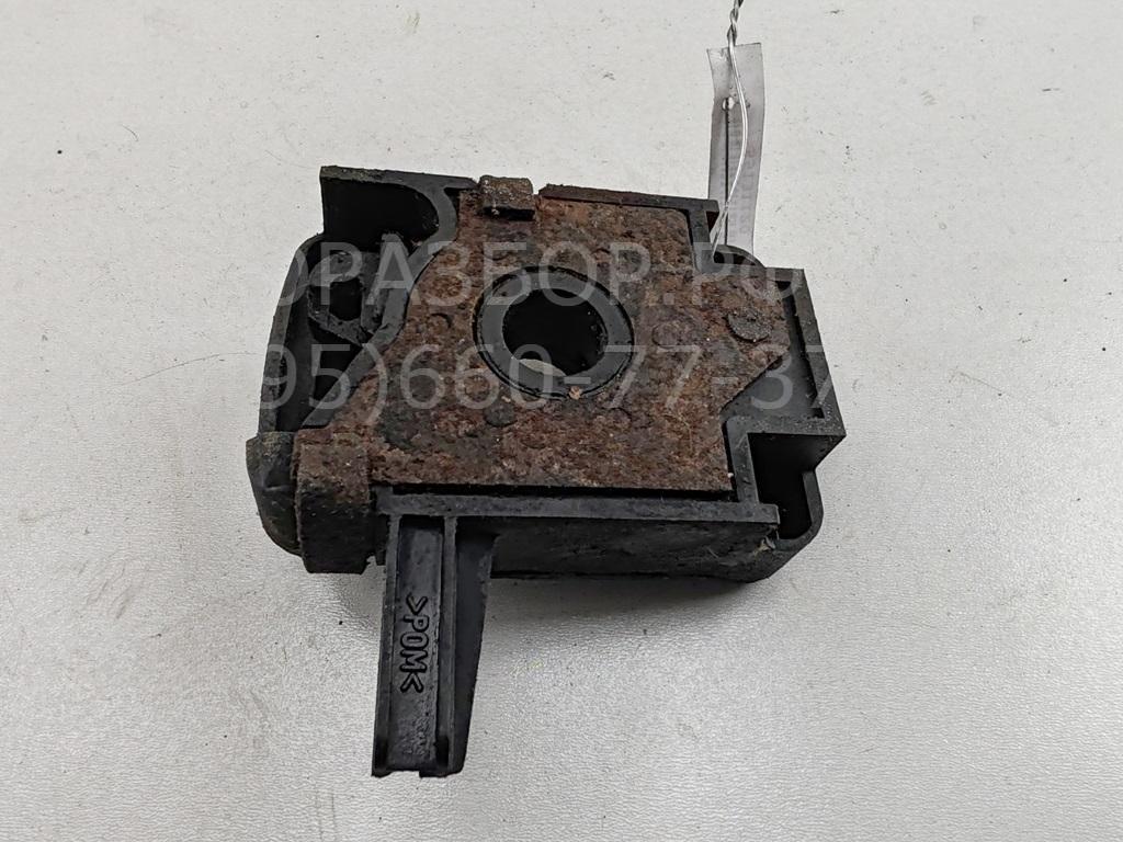 Замок капота