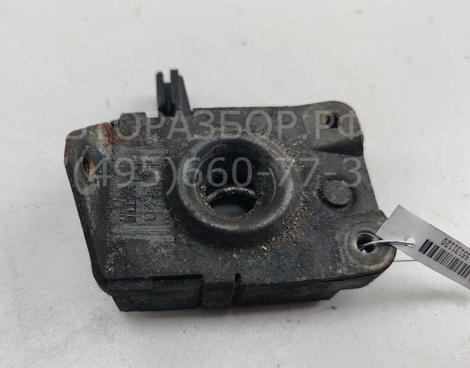 Замок капота