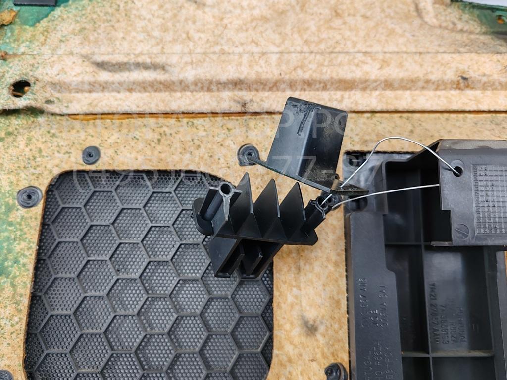 Обшивка двери задней левой