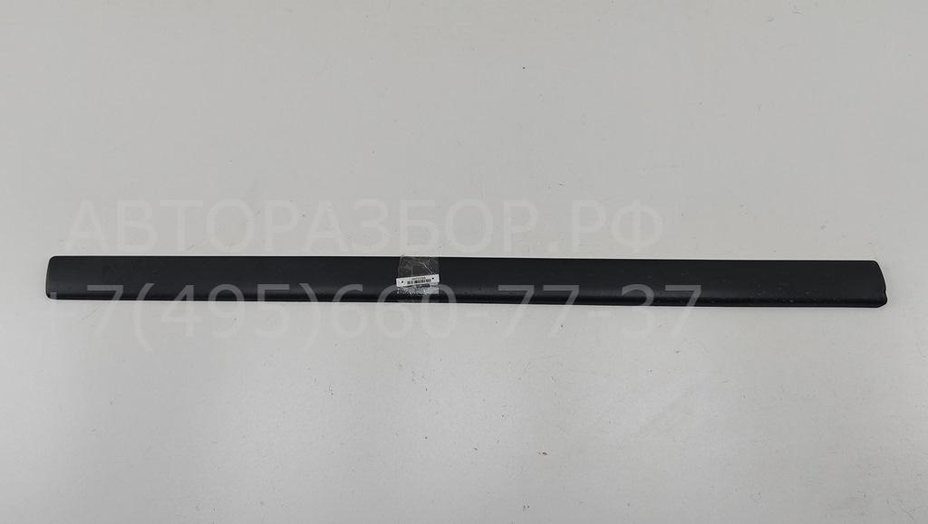 Молдинг двери передней левой