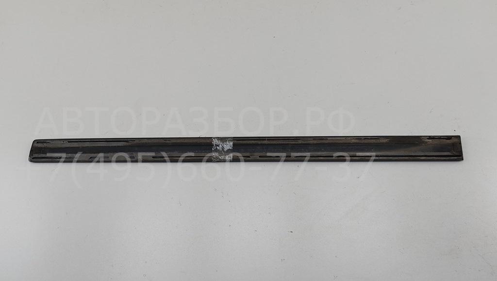Молдинг двери передней левой
