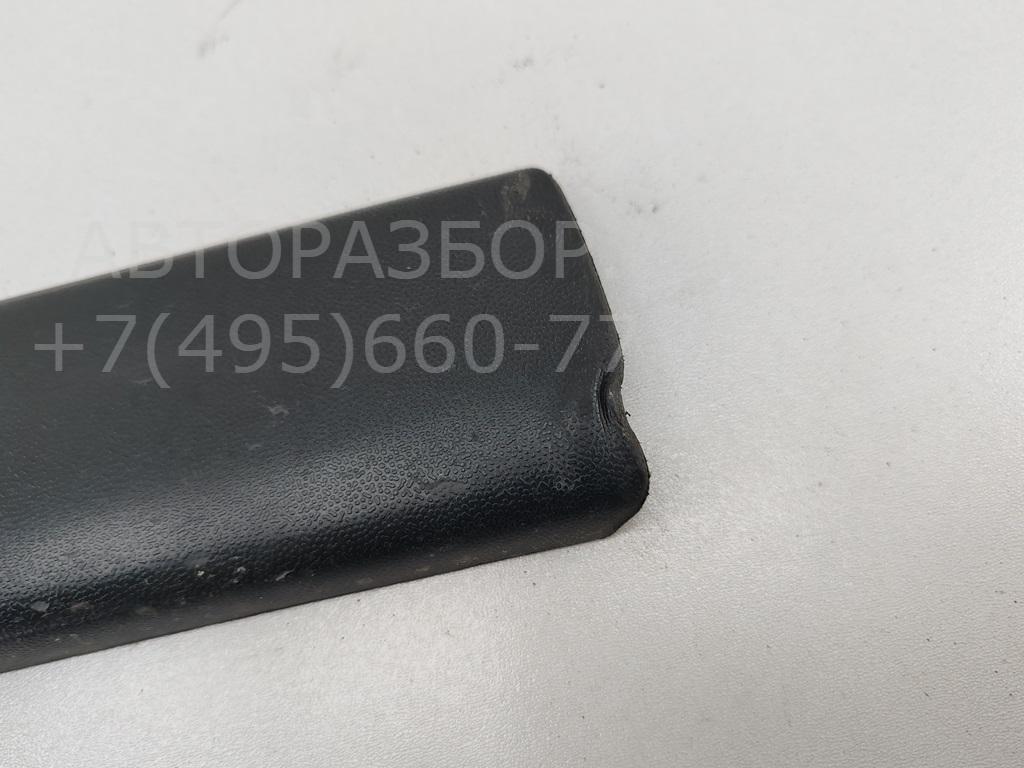 Молдинг двери передней левой
