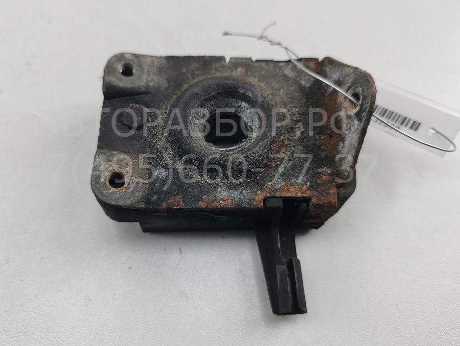 Замок капота