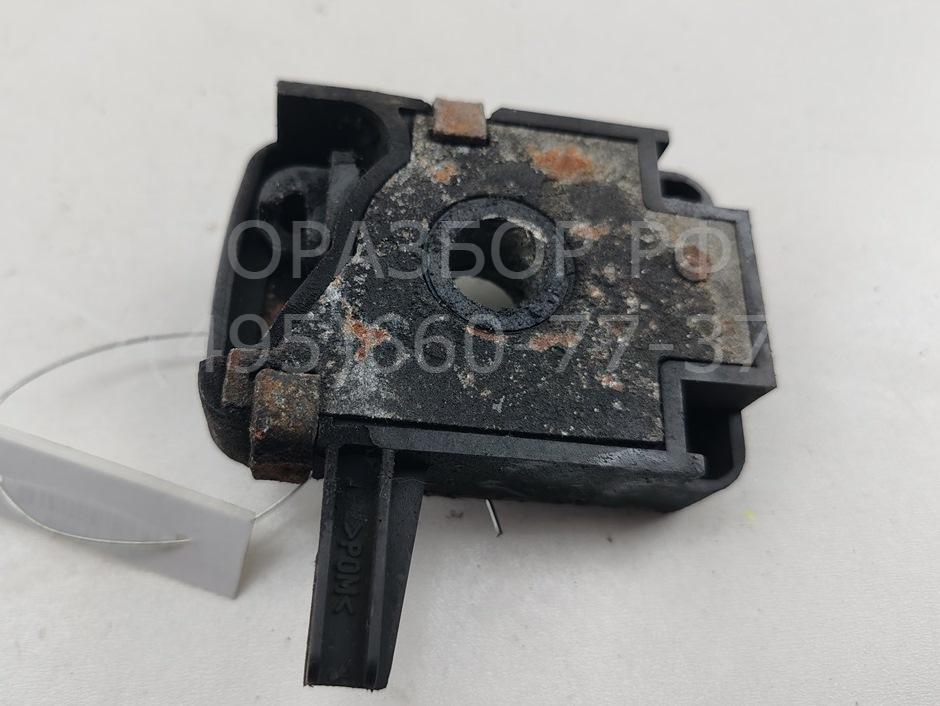 Замок капота