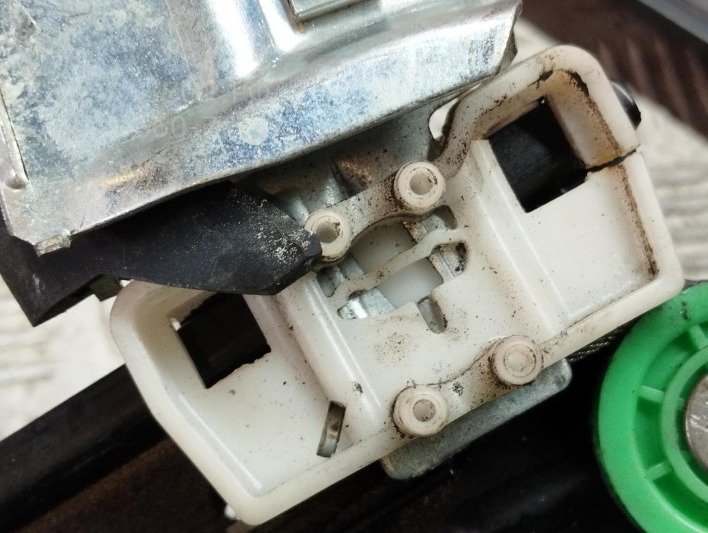 Стеклоподъемник электр. передний правый