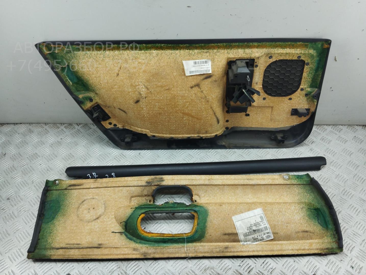 Обшивка двери задней правой