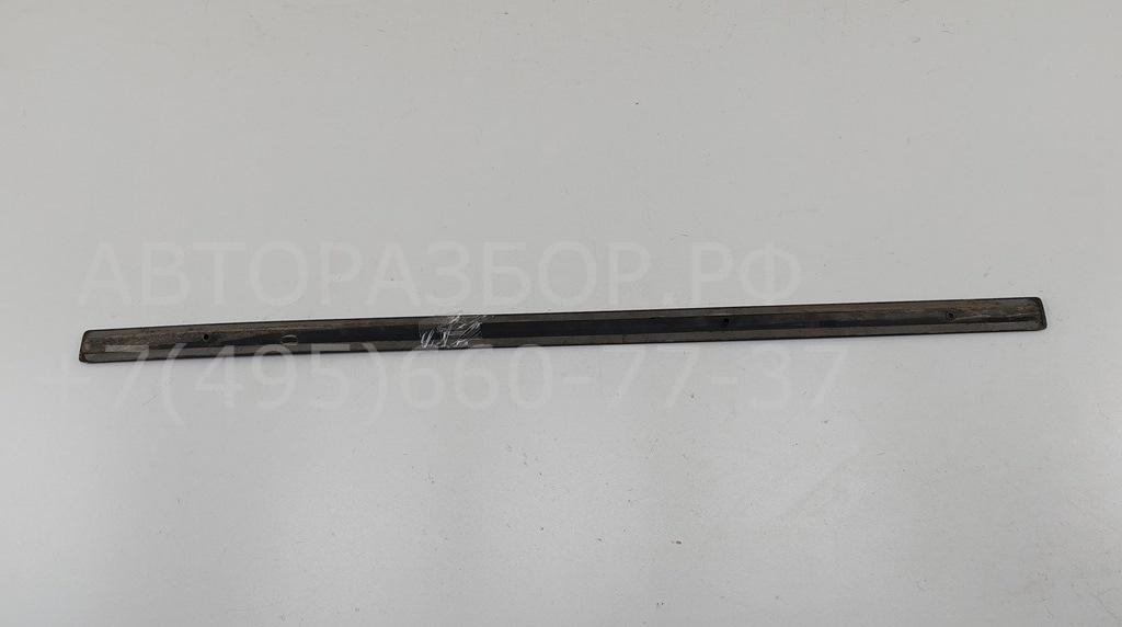 Молдинг двери передней левой