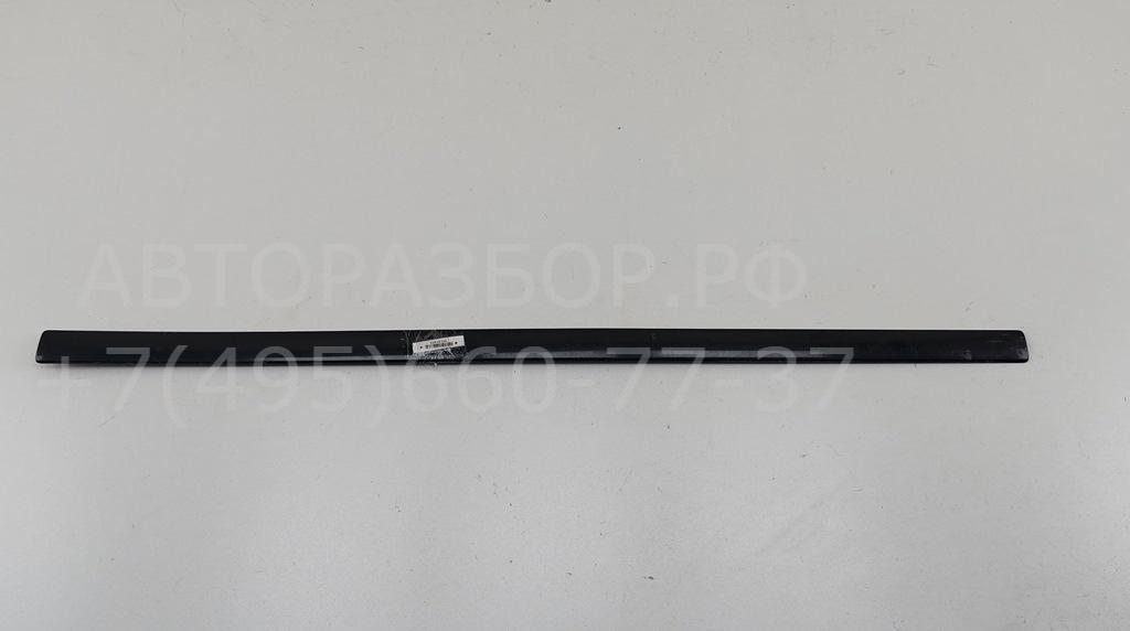 Молдинг двери передней левой