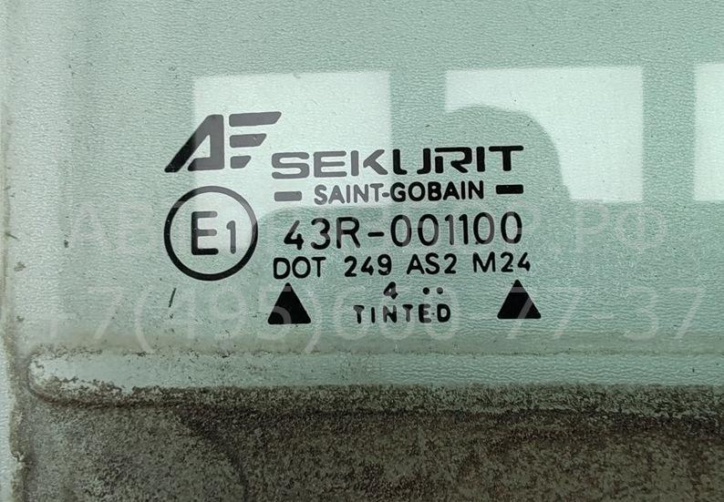 Стекло двери задней правой