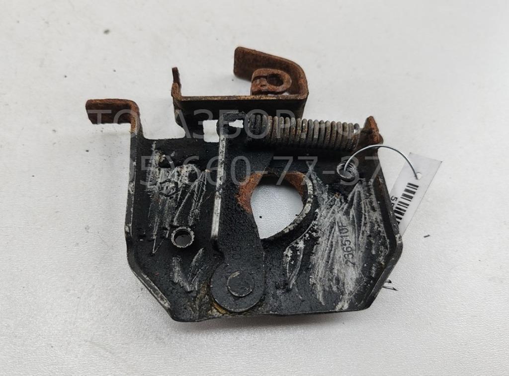 Замок капота