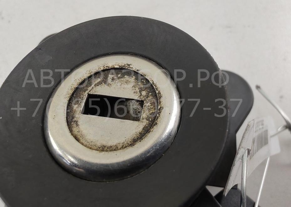 Вставка замка багажника