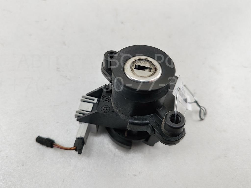 Вставка замка багажника