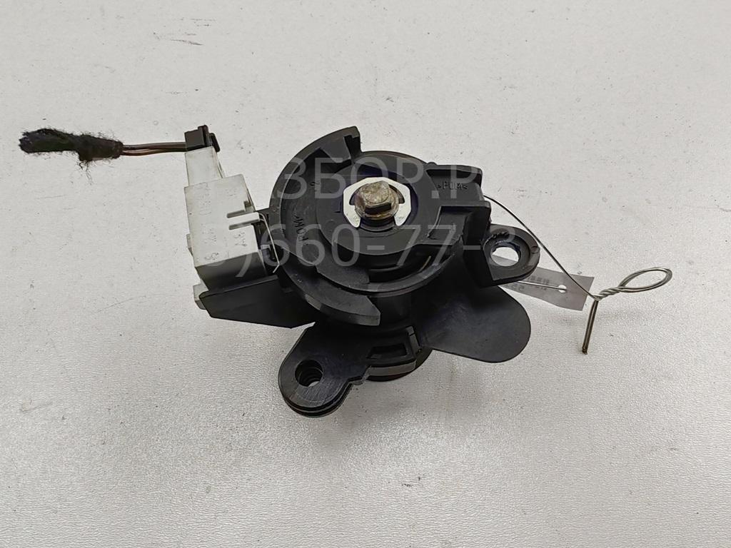 Вставка замка багажника