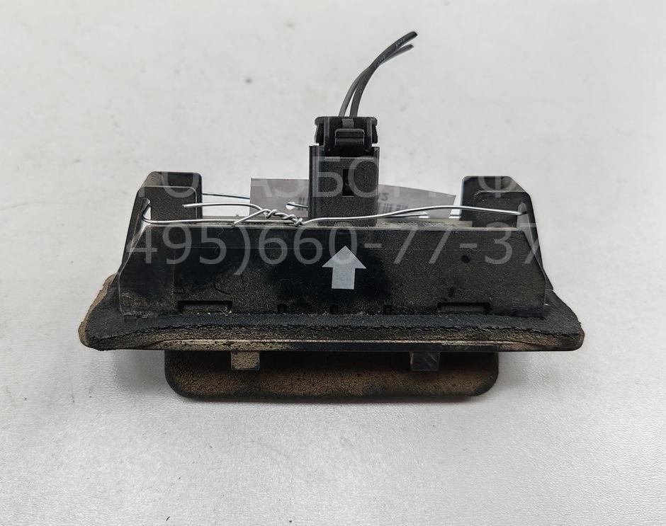 Кнопка открывания багажника