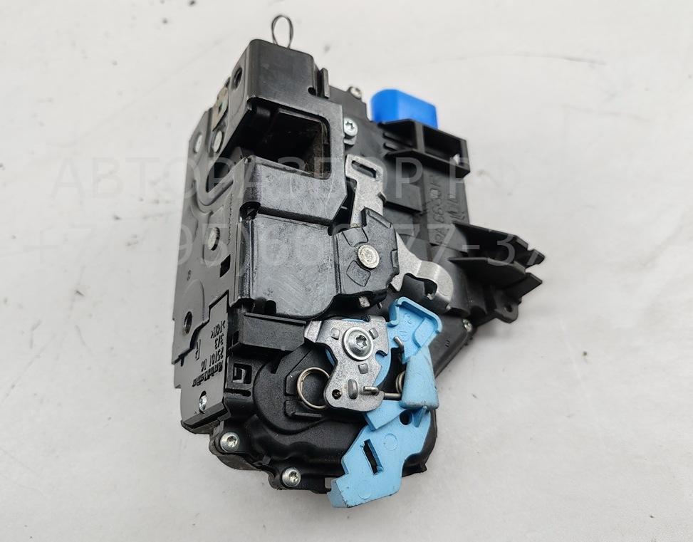 Замок двери передней правой