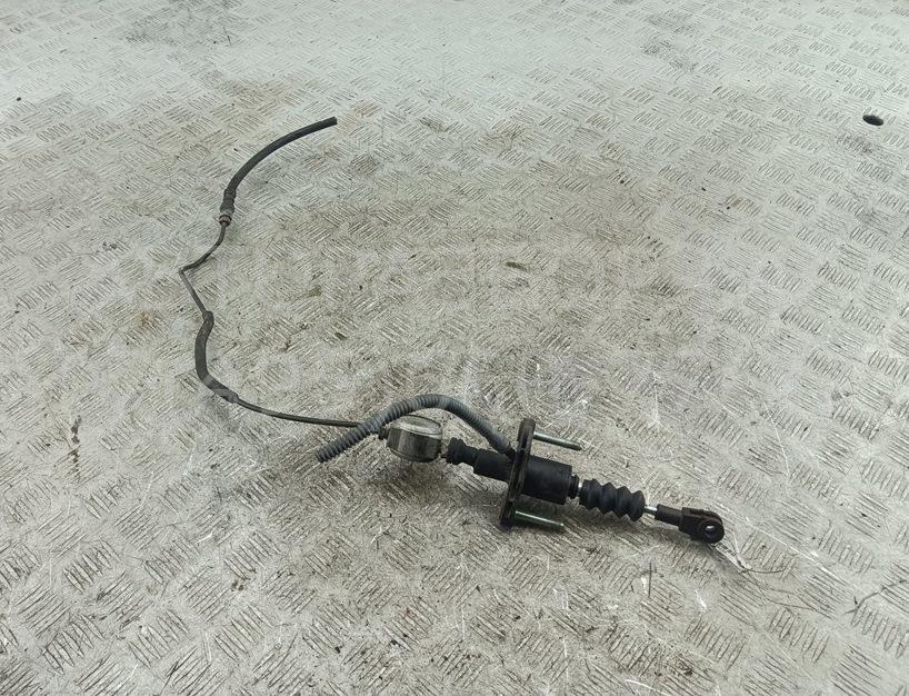 Цилиндр сцепления главный