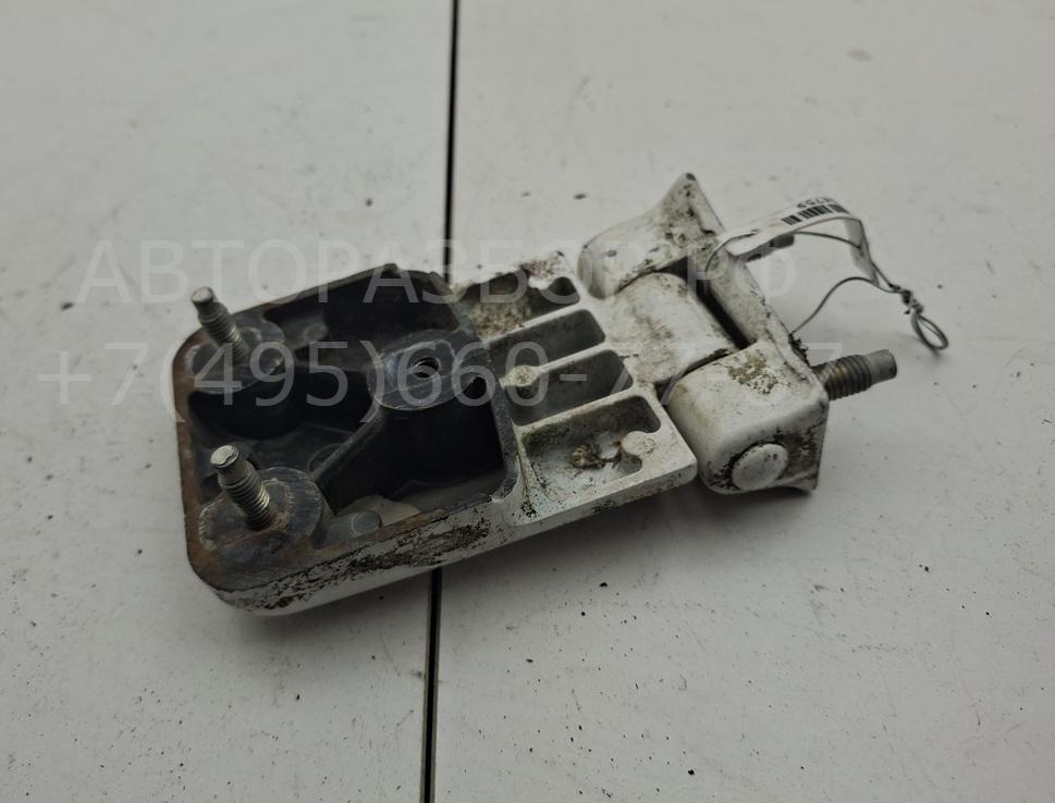 Петля двери