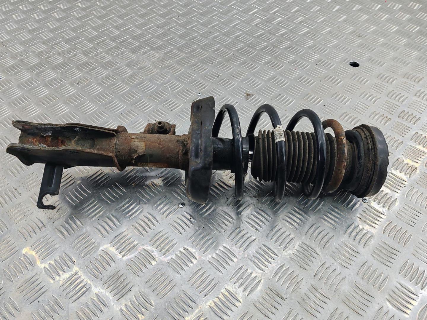 Амортизатор передний правый