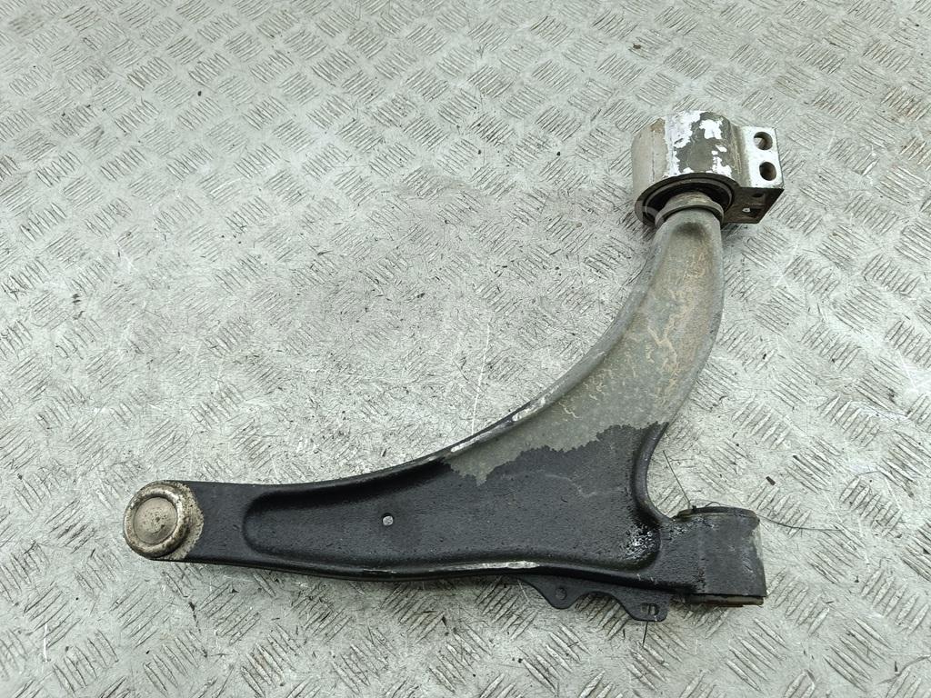 Рычаг передний левый