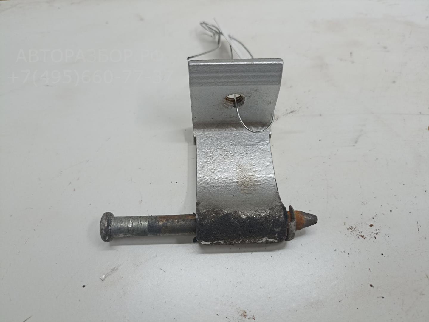 Петля крышки багажника