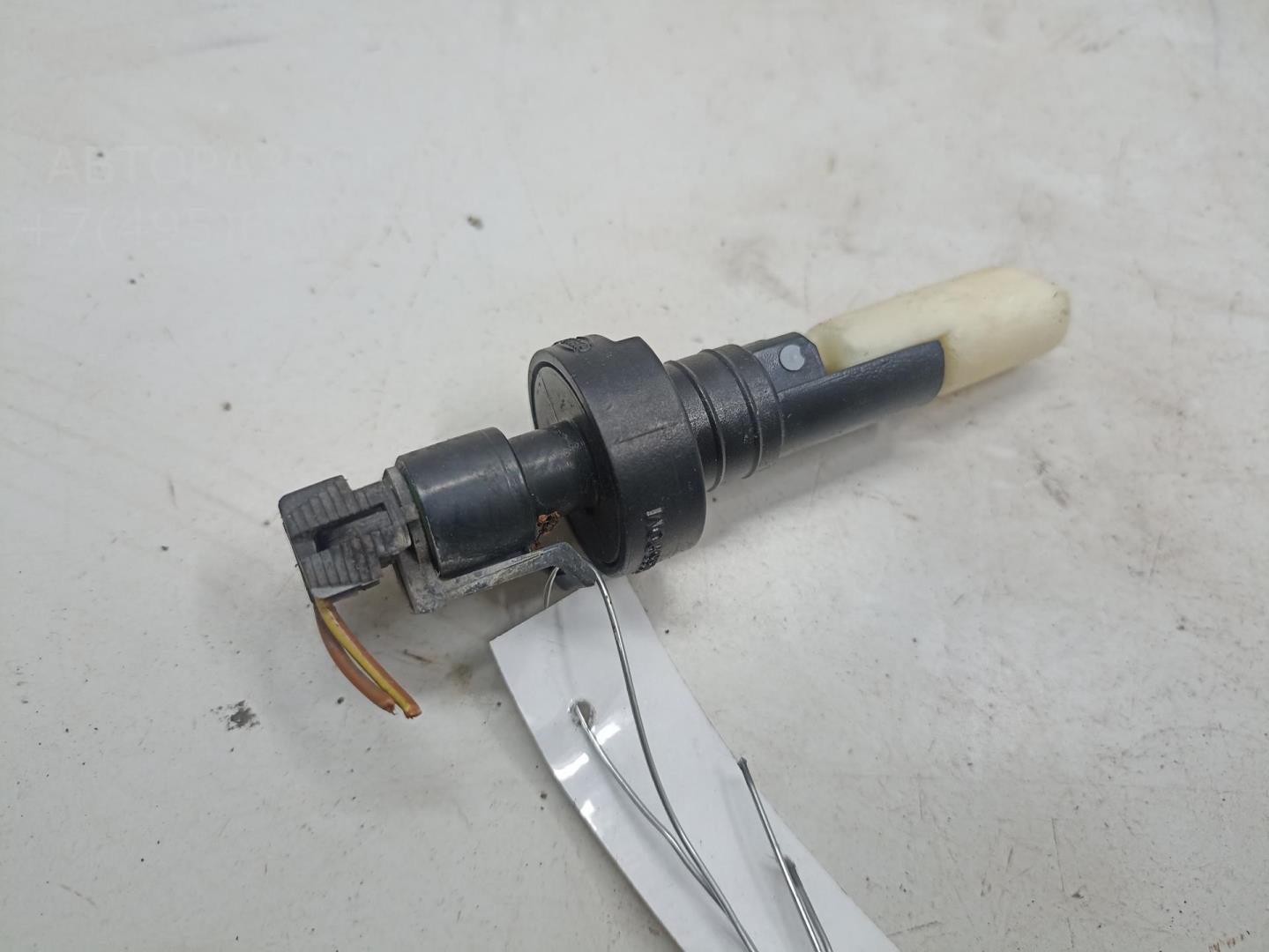 Датчик уровня в бачок омывателя