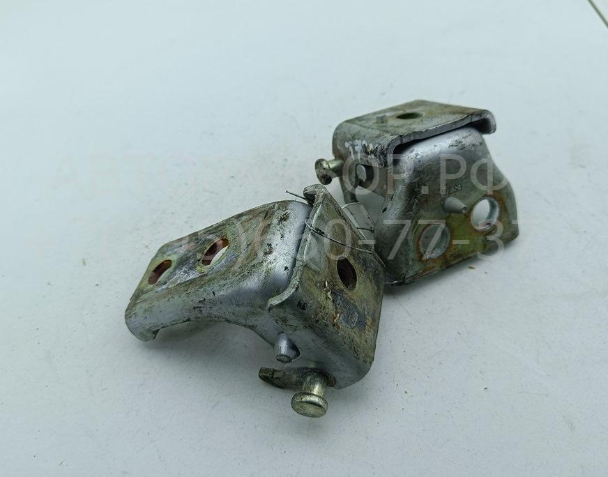 Петля двери