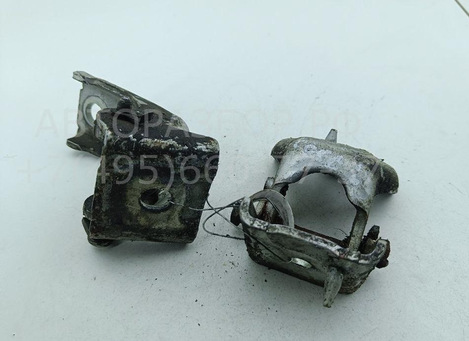 Петля двери